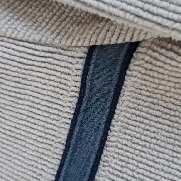 Vintage Y2K Essential V-Neck Sweater UNISEX - Picture 4 of 6